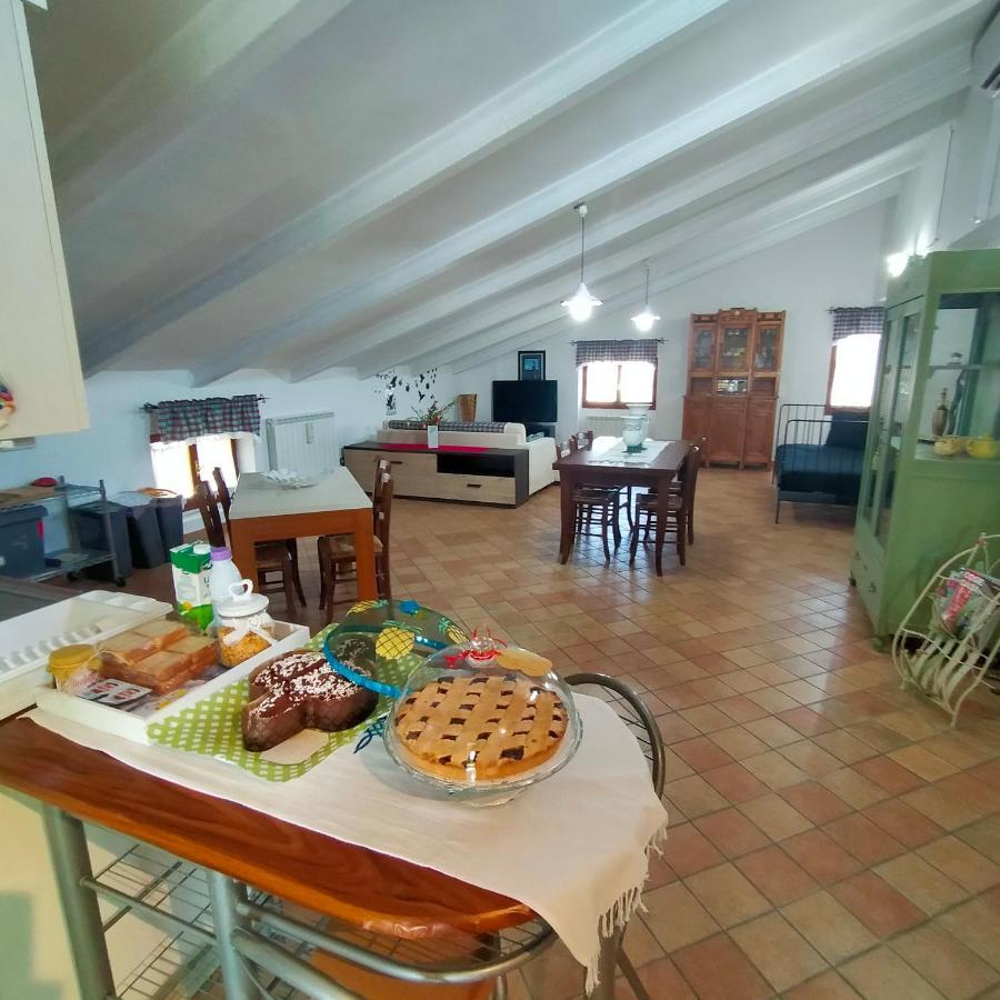 Appartamento MANSARDA VITI - Sguardo su Frontone - Esterno foto