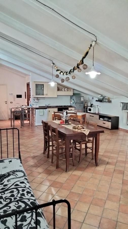 Appartamento MANSARDA VITI - Sguardo su Frontone - Esterno foto