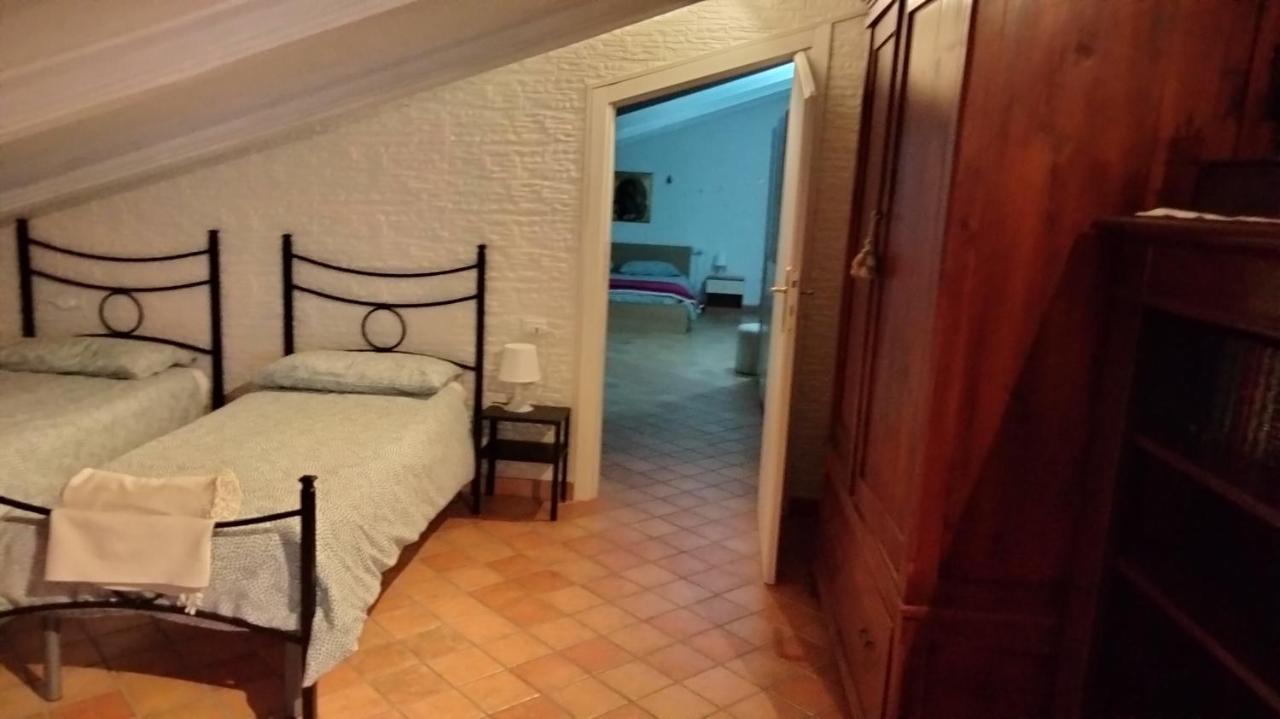 Appartamento MANSARDA VITI - Sguardo su Frontone - Esterno foto