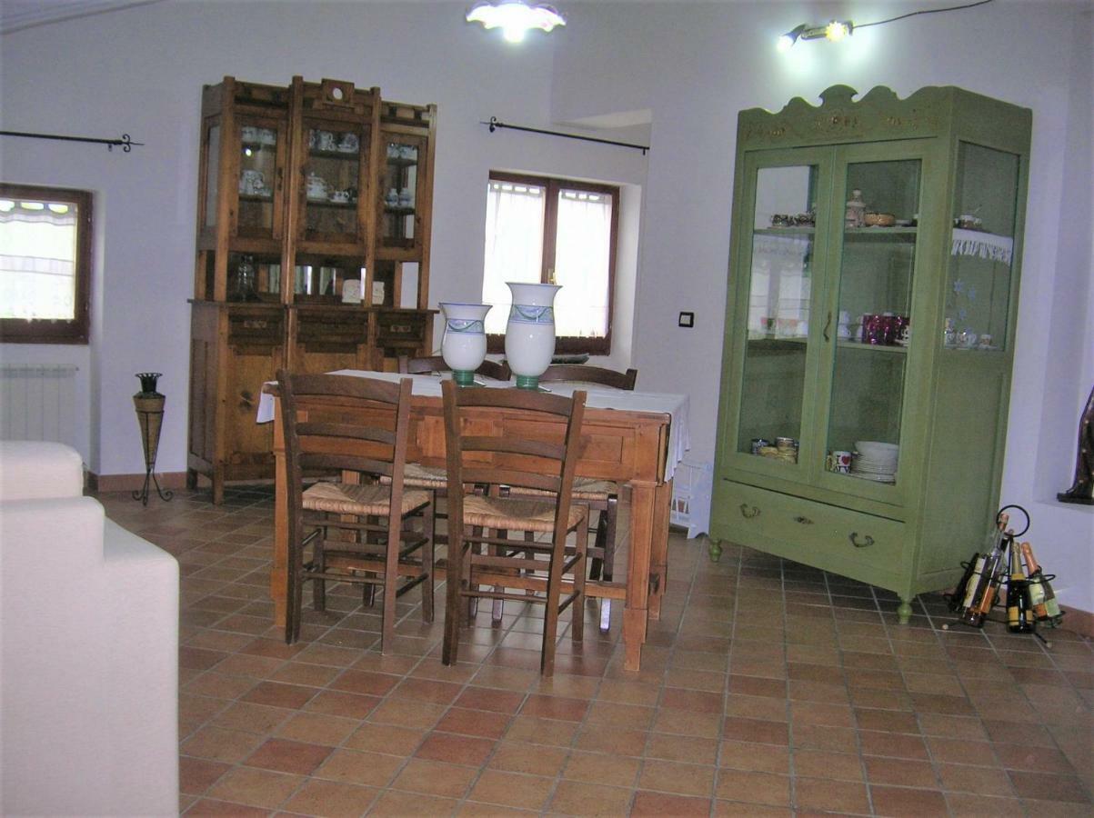 Appartamento MANSARDA VITI - Sguardo su Frontone - Esterno foto