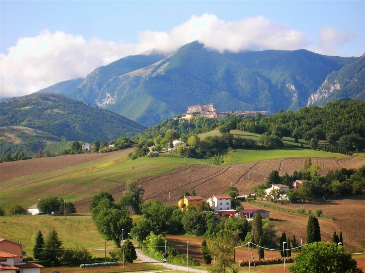 Appartamento MANSARDA VITI - Sguardo su Frontone - Esterno foto